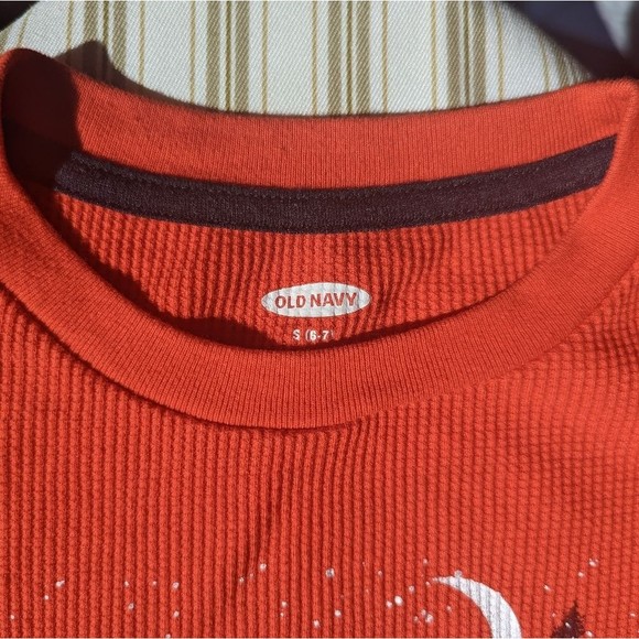 EUC Boys waffle knit red with mountain trees, moon, and older SUV design. - Picture 2 of 3